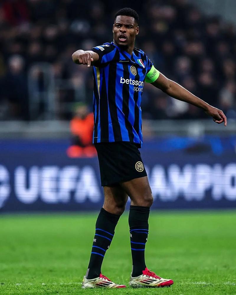 巴萨官方：欧冠对法鹰将检查穿客队球衣者身份，排除非法购票（巴萨公告：欧冠战法鹰将核验穿客队球衣者身份，清退非法购票者）