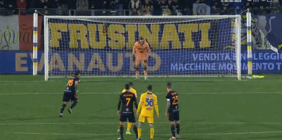 竟是“熟人”？被肘击的奥谢2021年因干扰C罗点球被打一巴掌