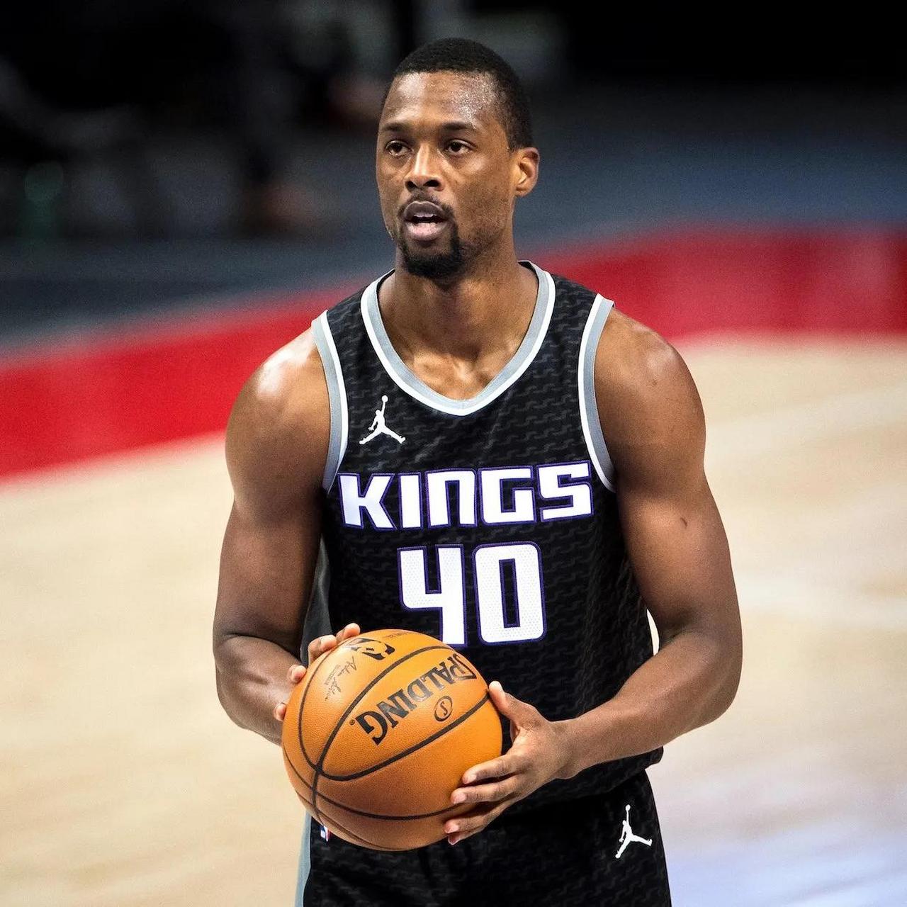 世体：德容与孔德已回国家队报到，其他巴萨球员周二陆续报到（世体：德容、孔德已回各自国家队报到，其余巴萨球员将于周二陆续报到）