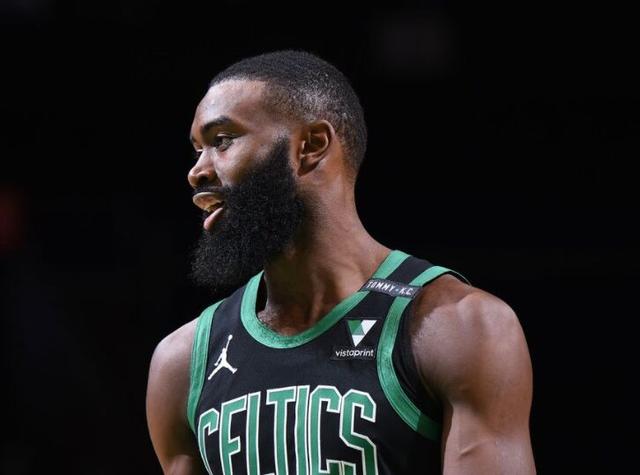 鲁媒：泰山队谢文能和彭逸翔休赛期加练，一日两练提升实力（鲁媒：谢文能、彭逸翔休赛期加码训练，每天两练力促实力提升）