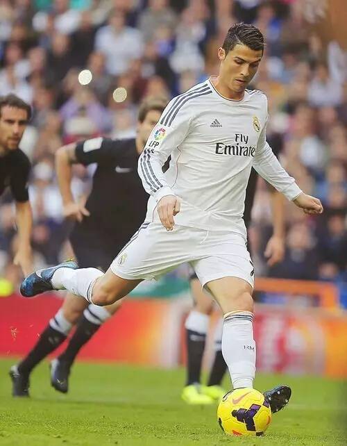 近15年谷歌每年搜索量最高球员：C罗10次断崖领先，梅西仅1次