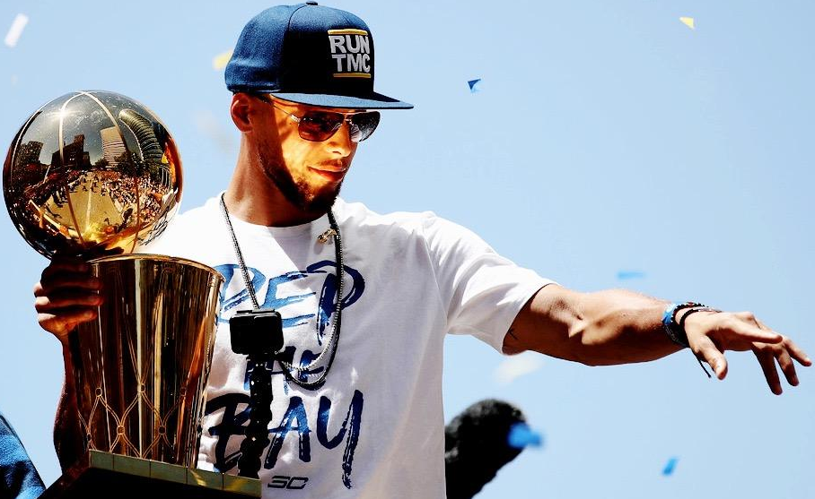 费尔明和德容复出，巴塞罗那备战塞维利亚（费尔明与德容重返阵容，巴萨备战塞维利亚）