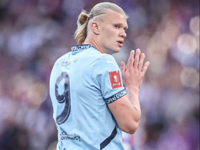 欧冠决赛用球谍照：包含白+深紫，灵感来自举办城市布达佩斯（欧冠决赛官方用球曝光：白与深紫配色，设计灵感取自布达佩斯）